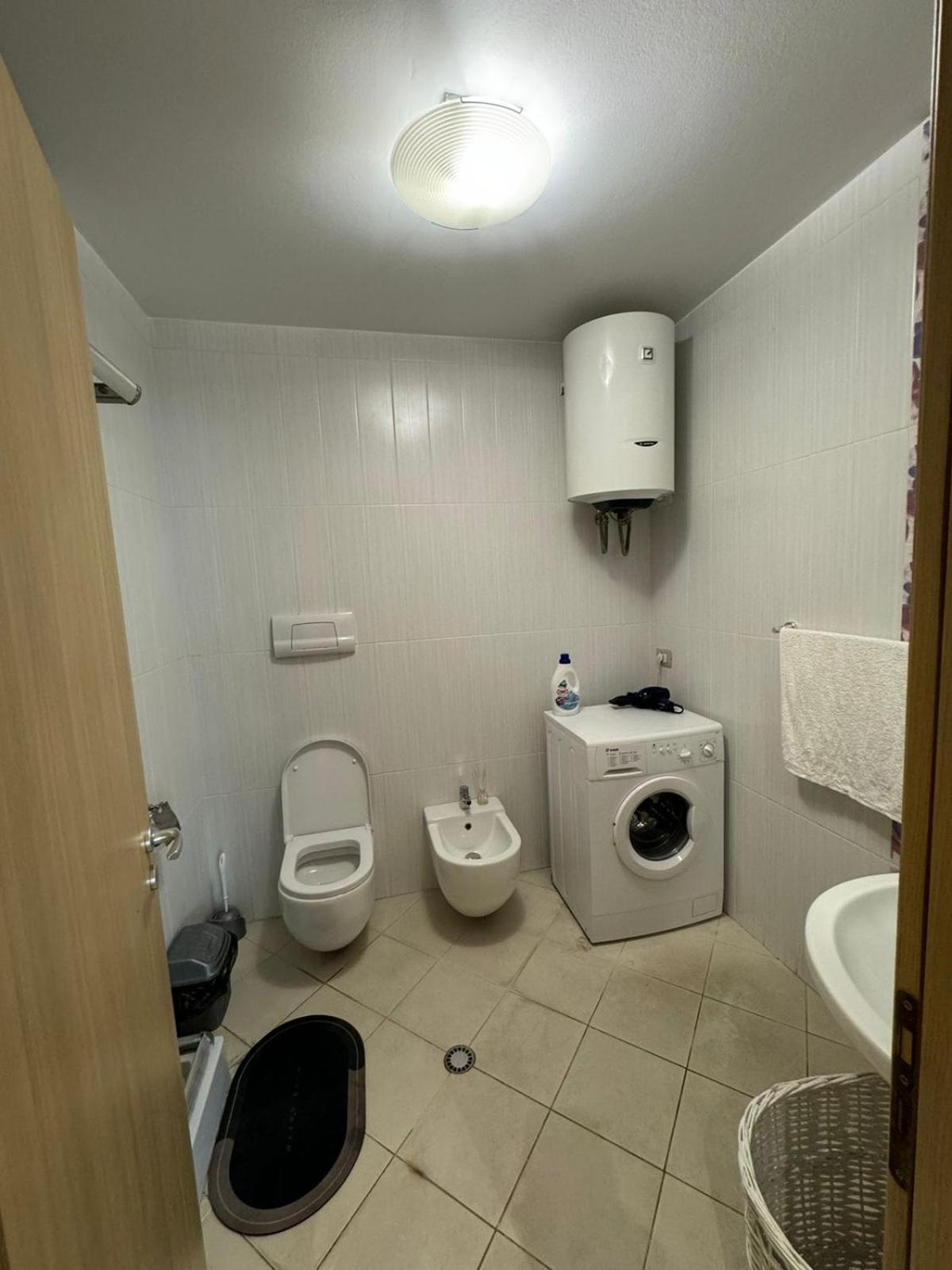 Diem Apartment Near Pazari I Ri ティラナ エクステリア 写真