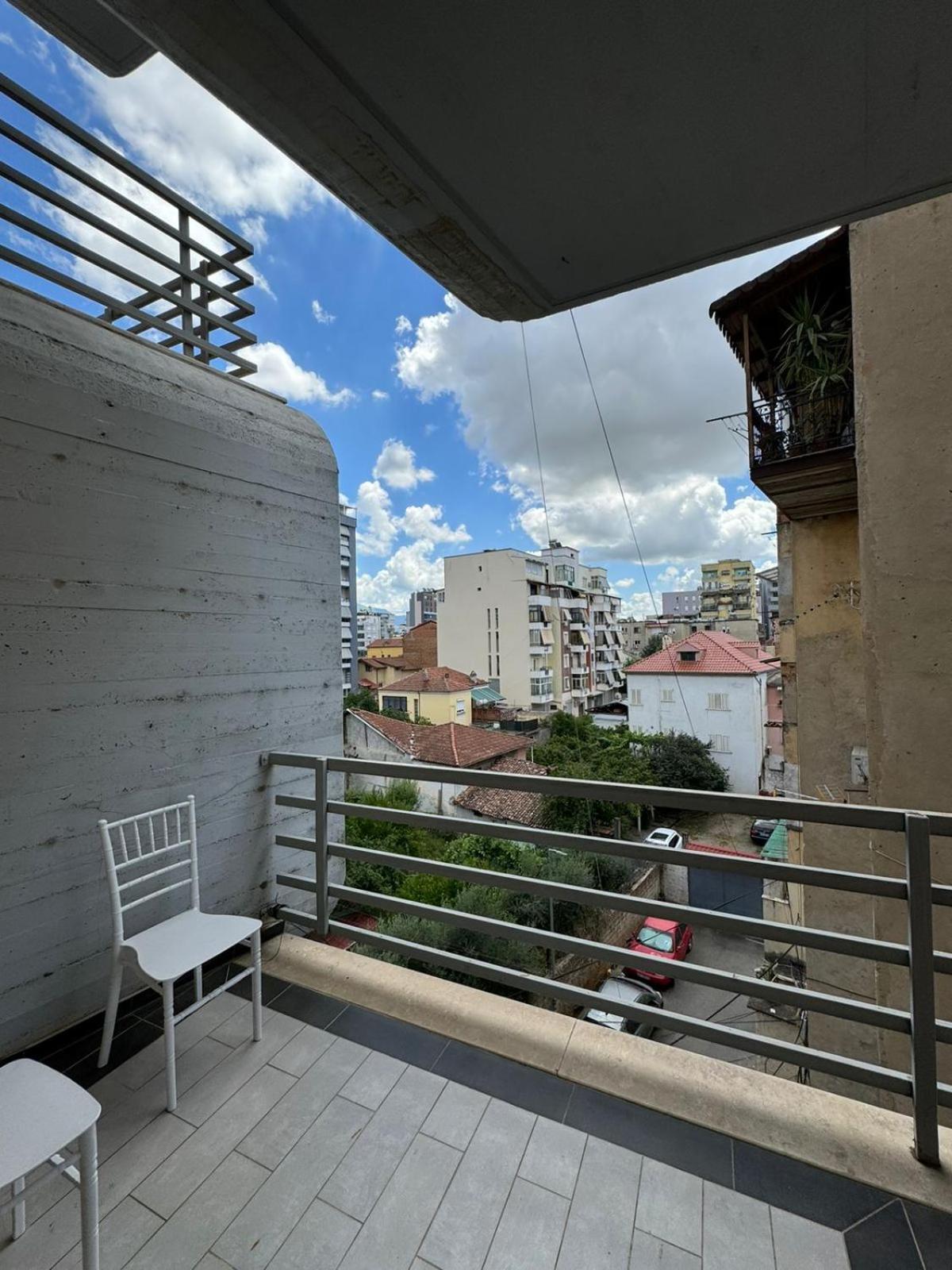 Diem Apartment Near Pazari I Ri ティラナ エクステリア 写真